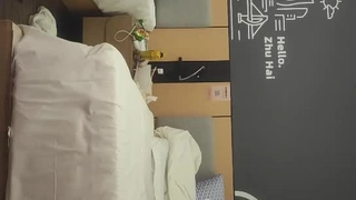 欧美日韩人妻激情-第一次与男友以外的男人在行使中车震!
