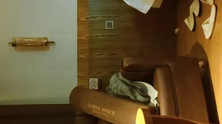 娇妻 雪白 呻吟-美女学生妹子是男友的乖母狗，戴着狗炼项圈乖乖让男友无套抽插~
